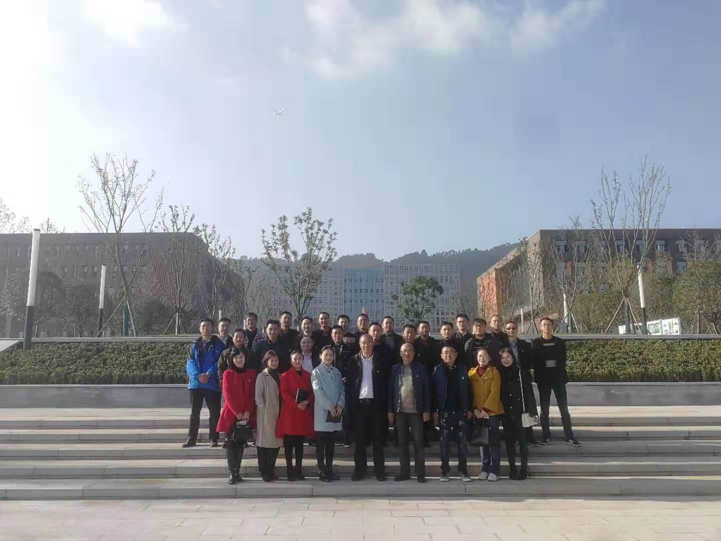 集团公司组织党员干部到临港大学城参观学习